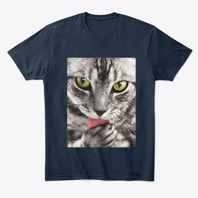 Image of Cat On the T-shirt (customized)