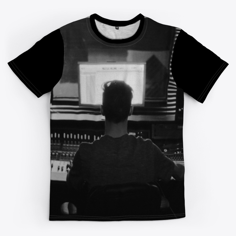 T-shirt: MUSIC STUDIO