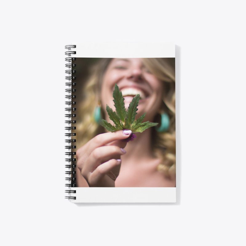 Cannaviajes Happy Woman Cannabis