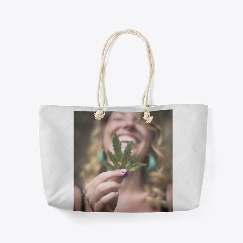 Cannaviajes Happy Woman Cannabis