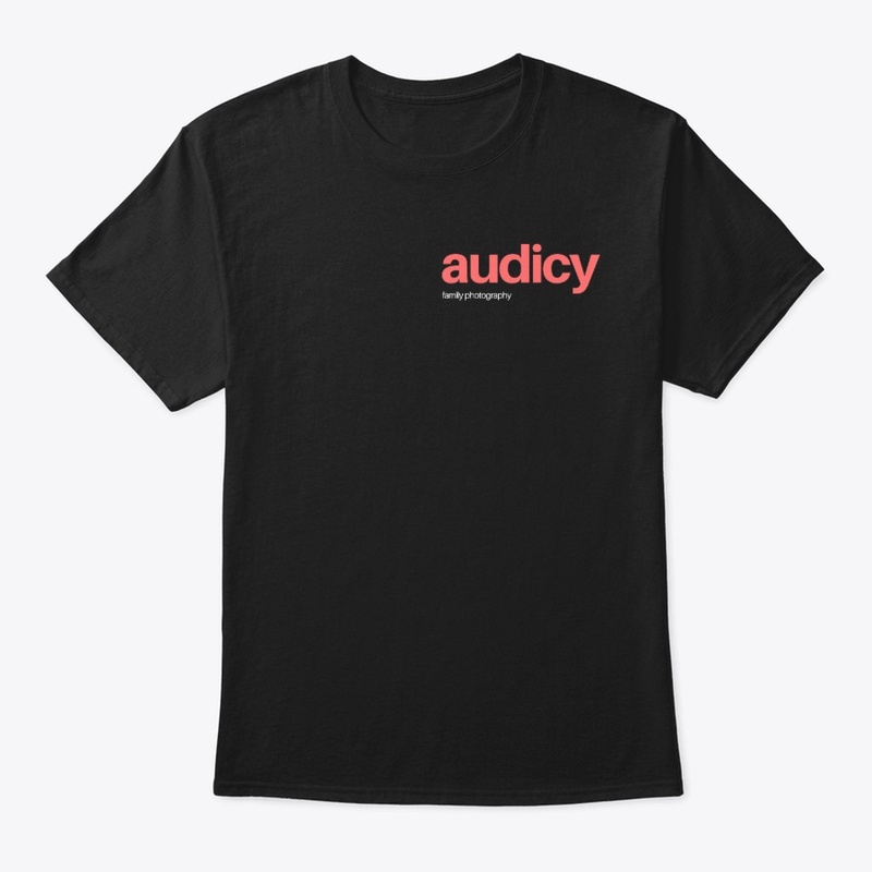 AUDICY SLOGAN TEE CORRAL