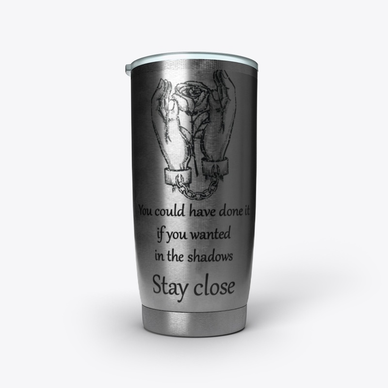 Stay close tee
