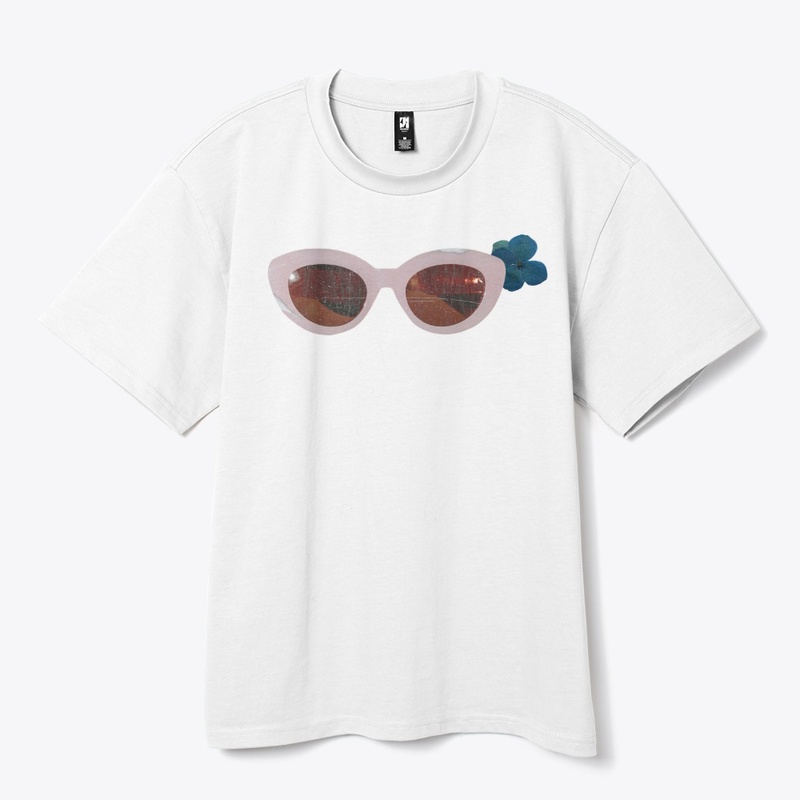  Chic Cat-Eye glasses with Floral Twist