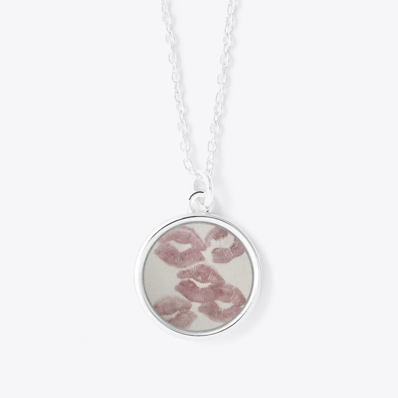 Kisses necklace