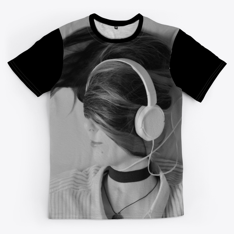 T-shirt: HEADPHONES