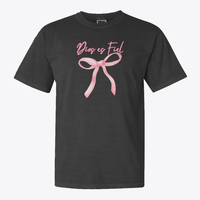 Catholic Coquette Dios es Fiel Tshirt