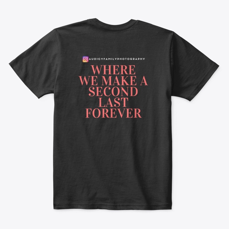 AUDICY SLOGAN TEE CORRAL